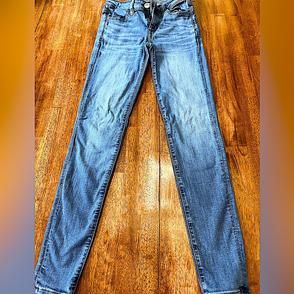 Blue size 0 american eagle jeans.